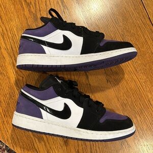 Air Jordan 1 Low 'Court Purple' - size 7Youth or 8.5Womens